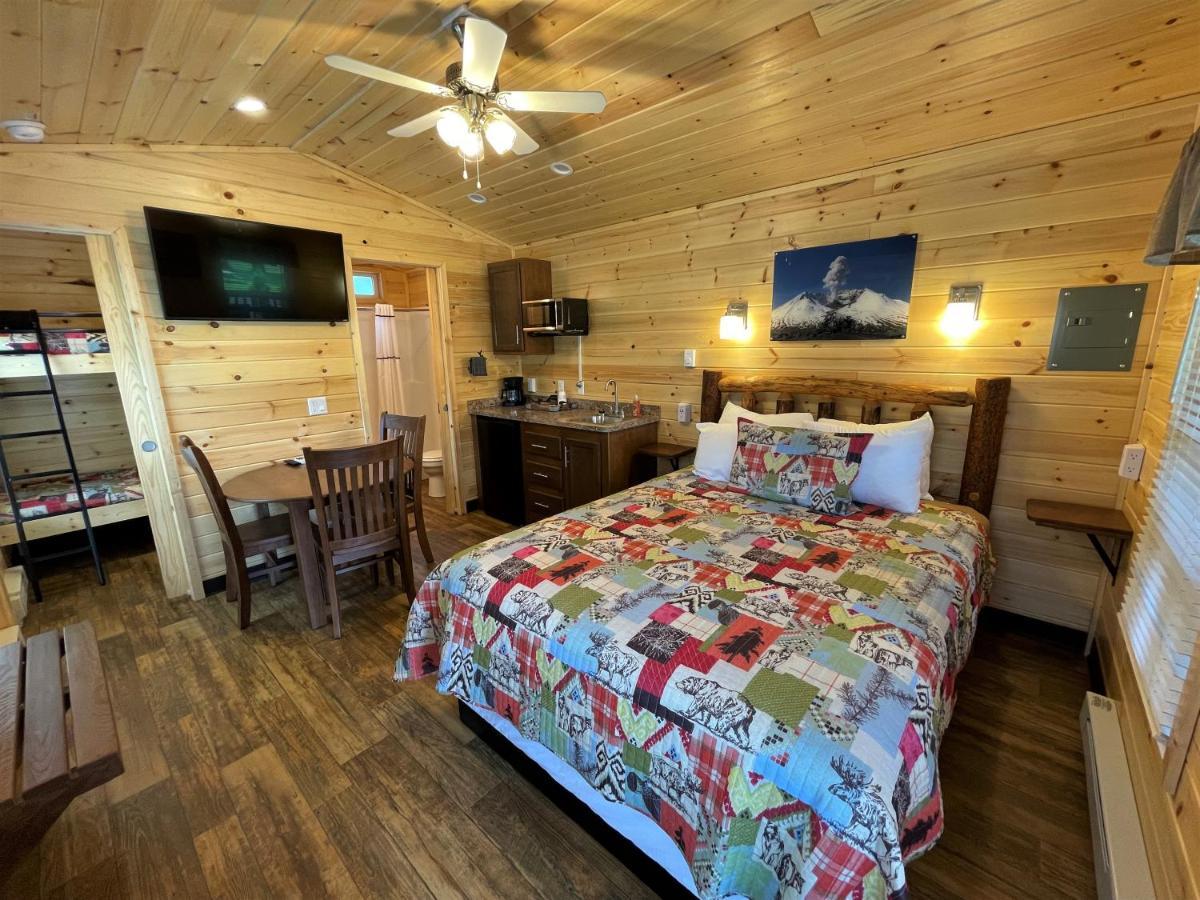 Lone Fir Resort Cougar ภายนอก รูปภาพ