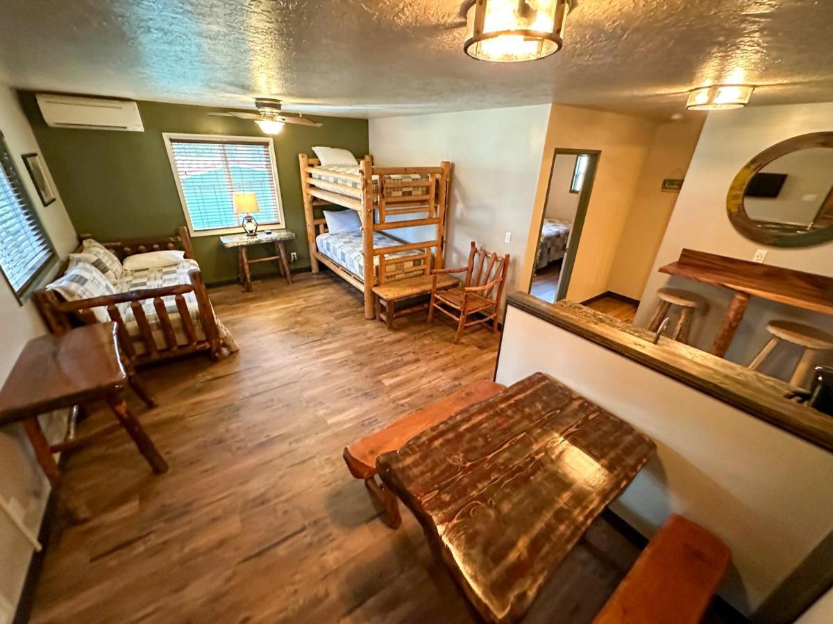 Lone Fir Resort Cougar ภายนอก รูปภาพ