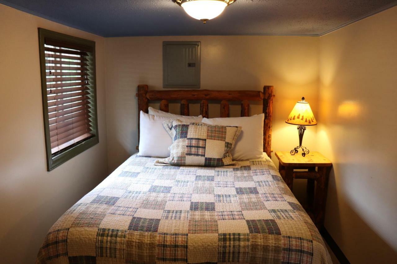 Lone Fir Resort Cougar ภายนอก รูปภาพ