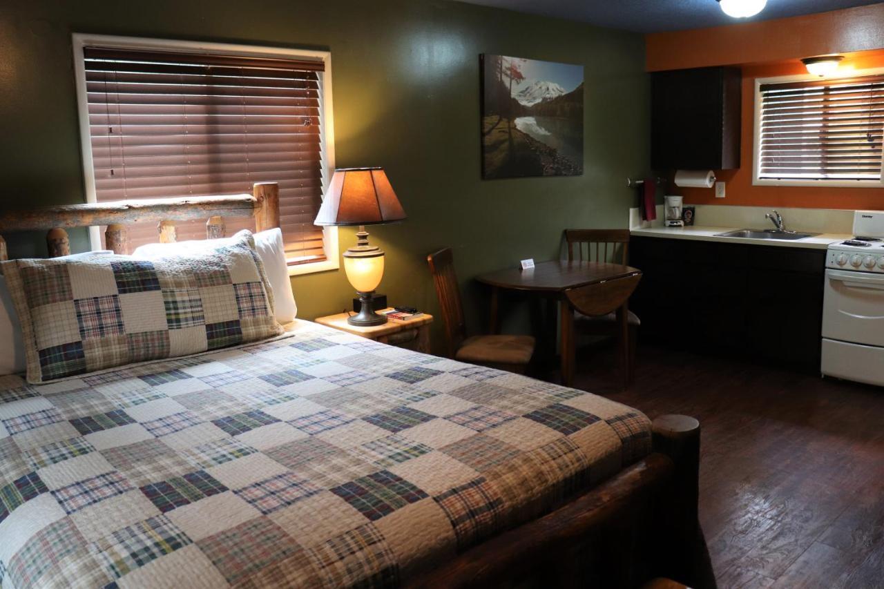 Lone Fir Resort Cougar ภายนอก รูปภาพ