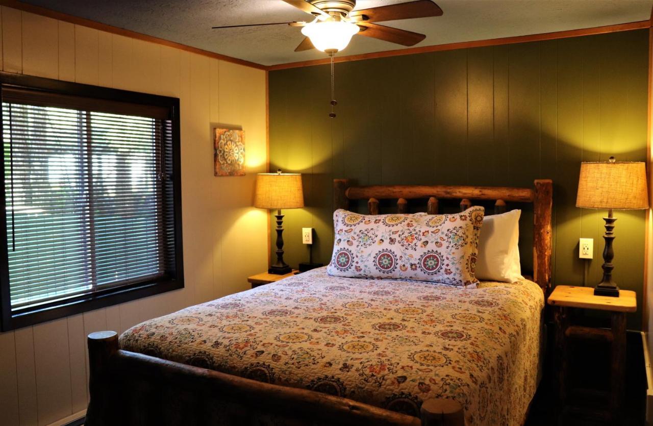 Lone Fir Resort Cougar ภายนอก รูปภาพ